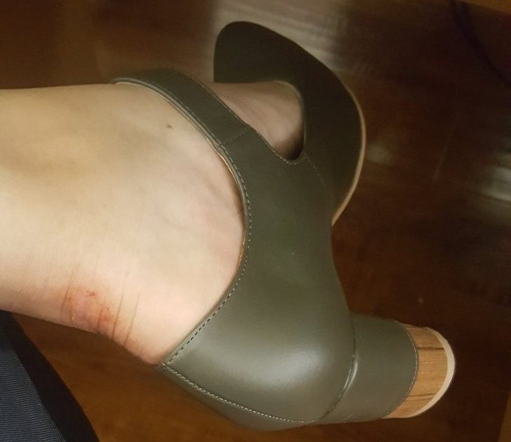 Почему женщины массово расстаются с каблуками и надевают кроссовки