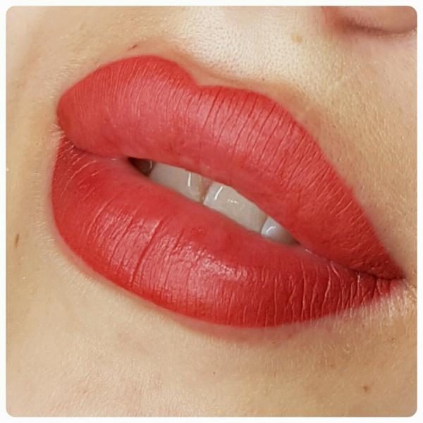 Советы, как скорректировать форму губ с помощью макияжа