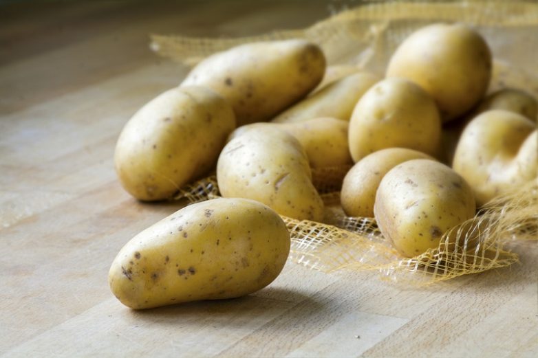 Применение сырого картофеля в уходе за кожей