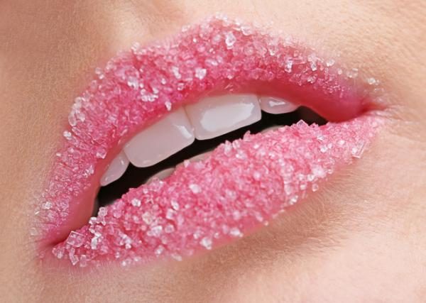 Как отшелушить губы в домашних условиях