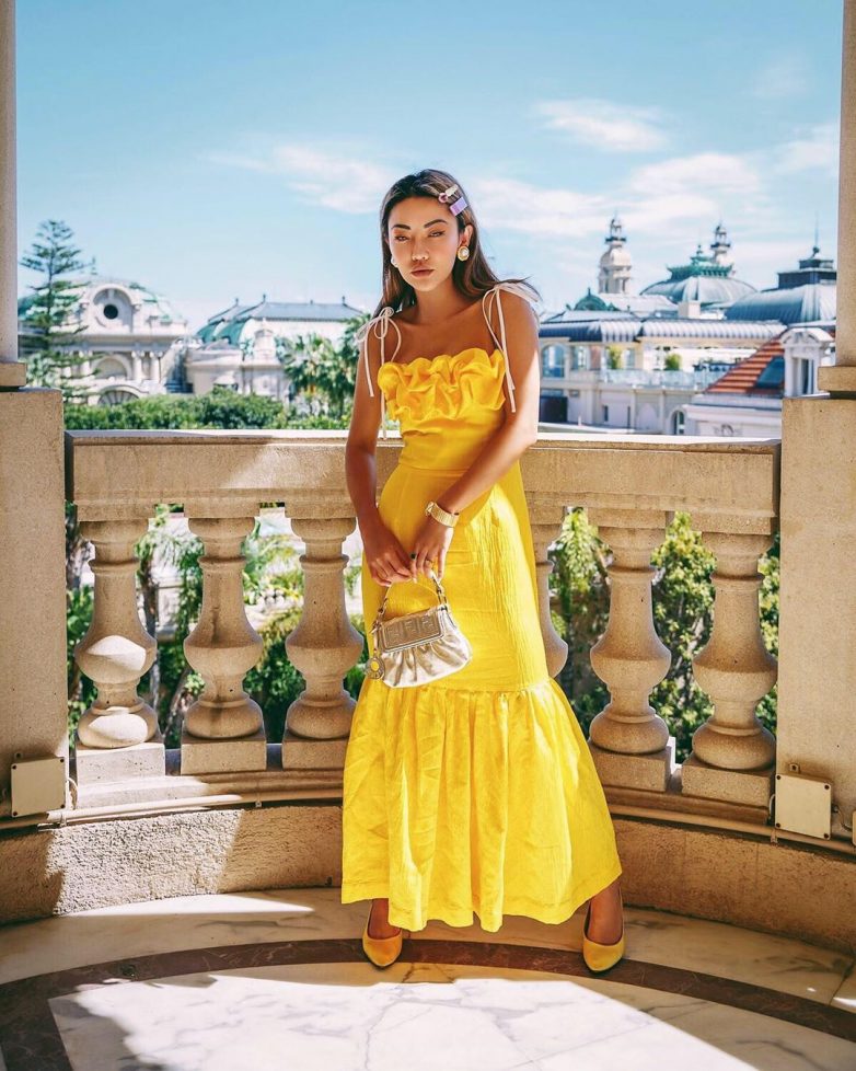 Стильное жёлтое платье