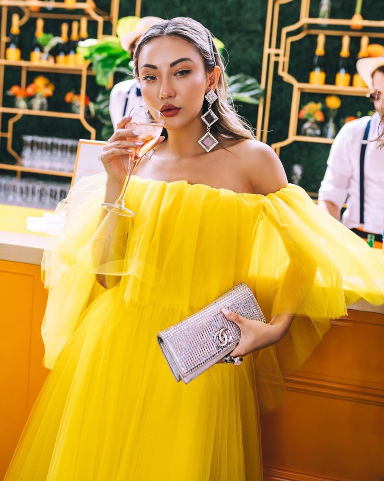 Стильное жёлтое платье