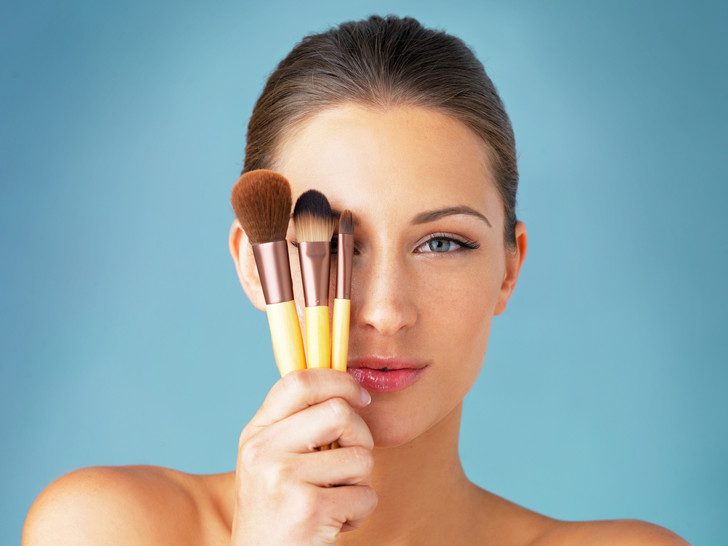 Как сделать макияж, если шелушится кожа
