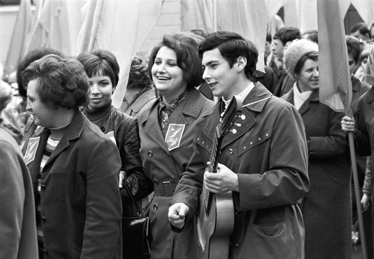 Пионеры, дискотеки и Первомай - советская атмосфера 1970-х