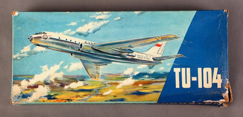 Игрушки нашего детства: ГДР - овские сборные модели самолётов
