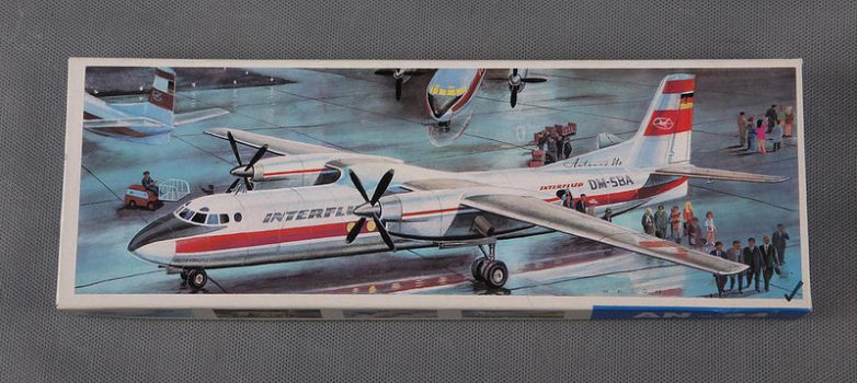 Игрушки нашего детства: ГДР - овские сборные модели самолётов