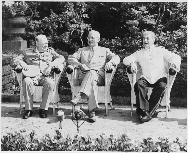 Знаменитые зарубежные поездки советских лидеров