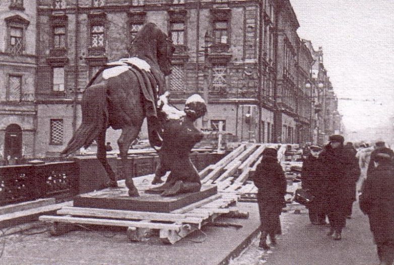 Спасение памятников в блокадном Ленинграде