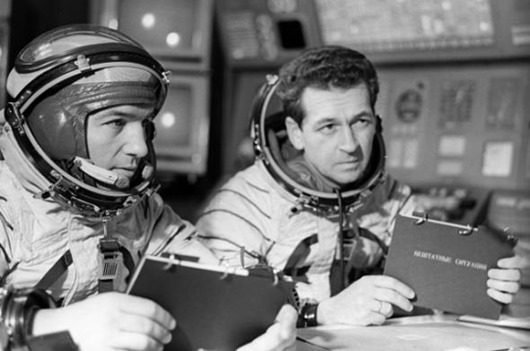 Как советские космонавты выжили, упав из космоса