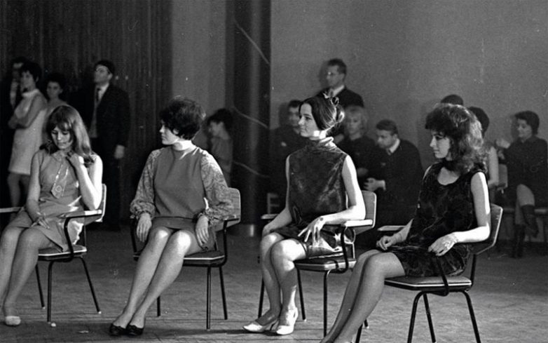 Десятикласница Ирина Алфёрова - участница конкурса красоты в 1968 году