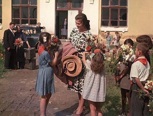 Картины советской жизни из журнала «Огонек»