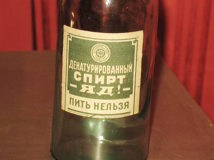 «Пить нельзя»: самые опасные напитки, которые пили в СССР