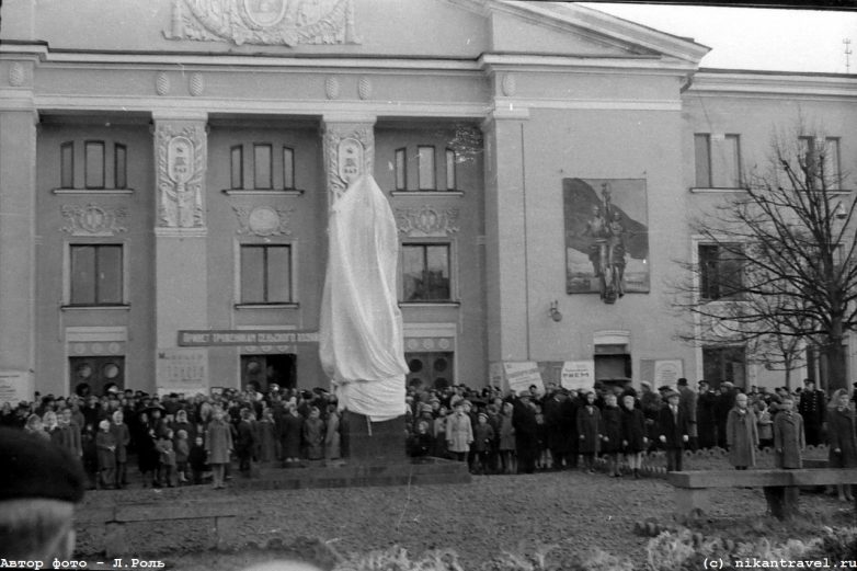 Открытие памятника В.И.Ленину у ДК ВАЗа в г.Волхов (30 октября 1965 года, Волхов, Ленинградская обл)
