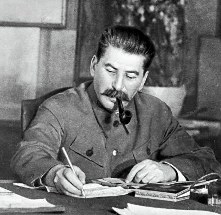 Как Сталин боролся с культом личности
