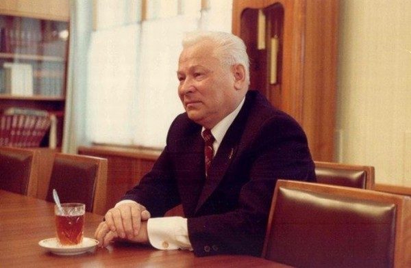 Как Черненко 35 лет назад «готовил себе преемника»
