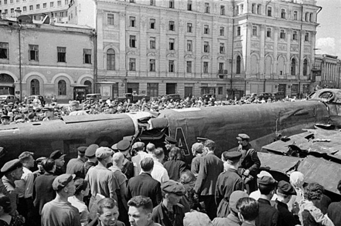 Фашистский самолёт в центре Москвы в июле 1941-го
