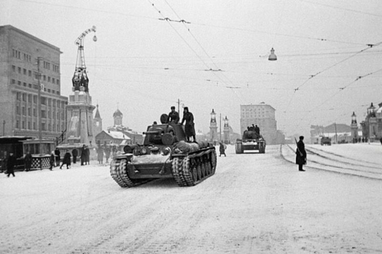 Легендарный парад на Красной площади 7 ноября 1941 года