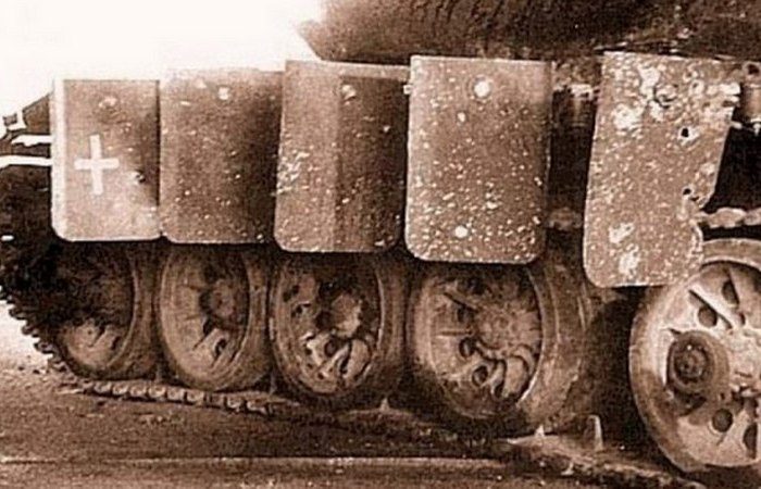 Почему у советских танков были «крылья» на бортах?