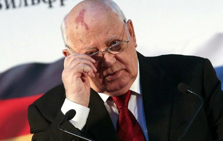 Почему Горбачёв выступал за распространение книг Солженицына?