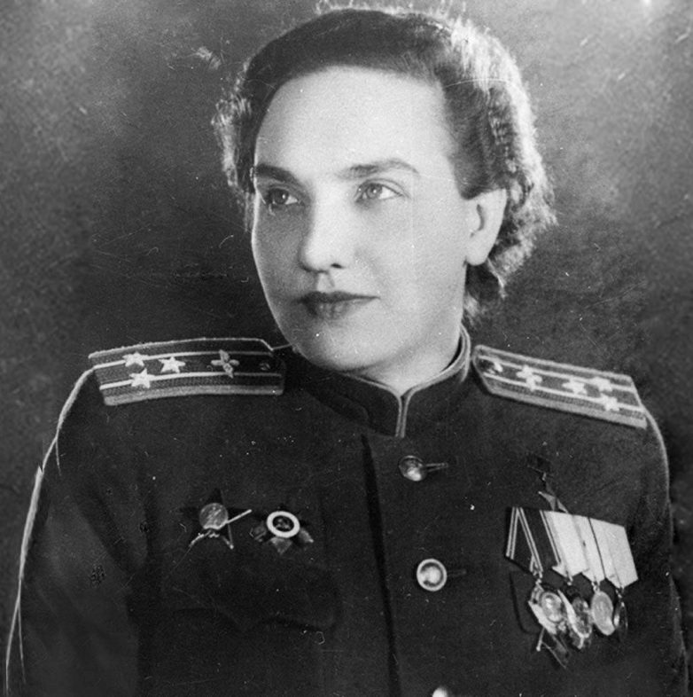 Почему первой женщине-герою Советского Союза не позволили стать генералом