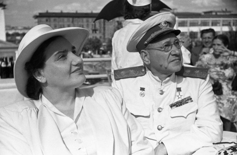 Почему первой женщине-герою Советского Союза не позволили стать генералом