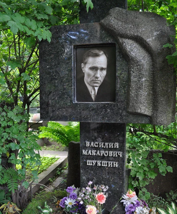 Правда ли, что на Новодевичьем кладбище хоронили исключительно Народных артистов СССР?