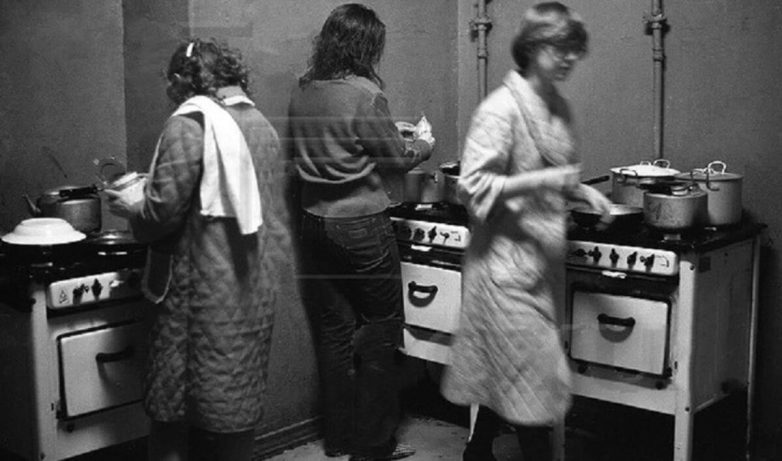Женщины в советском общежитии
