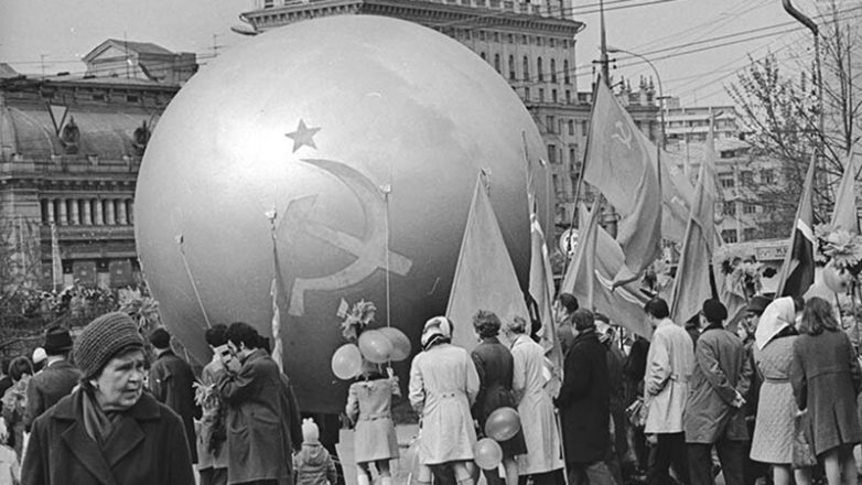 Эмоциональные кадры из нашей советской жизни