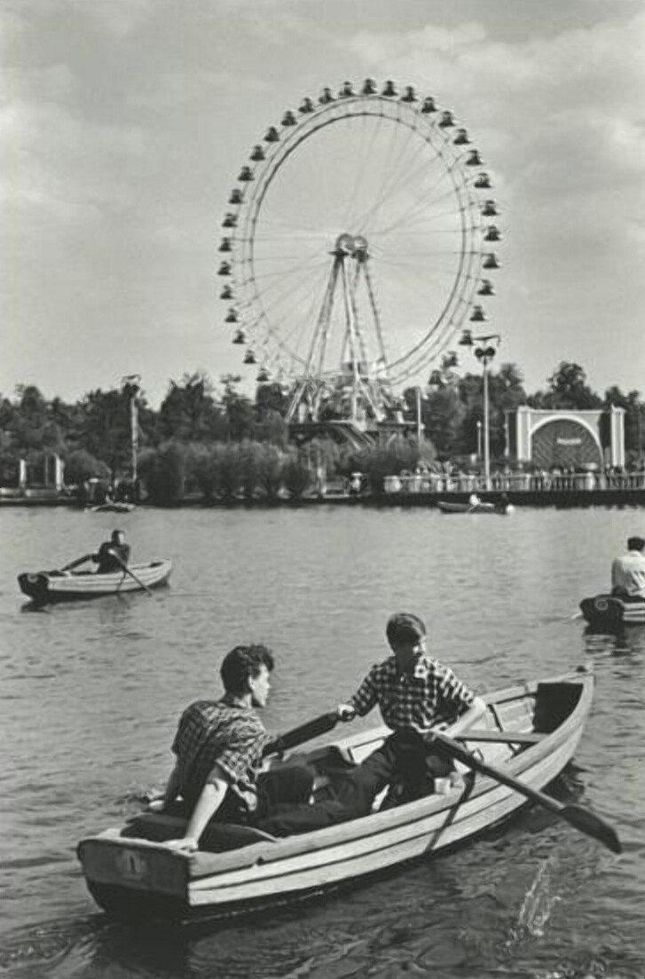 Как советские люди отдыхали в парках