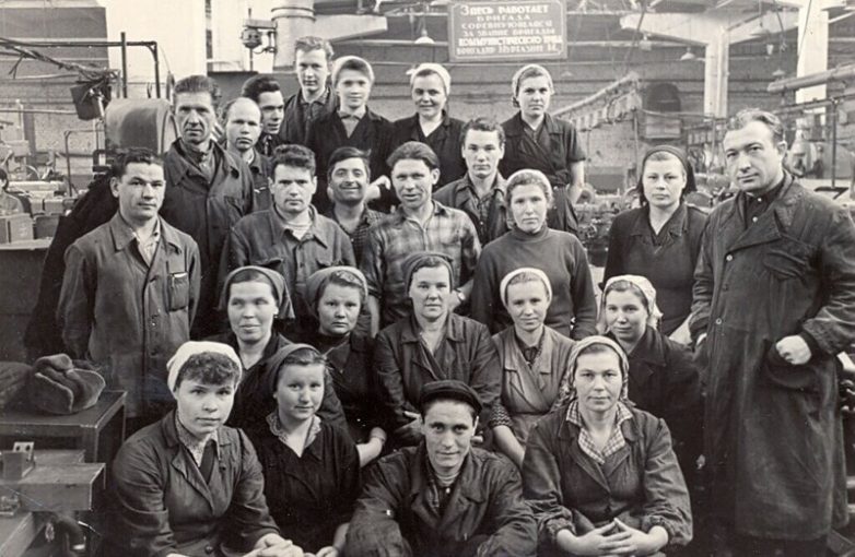 Рабочие на предприятиях Советского Союза
