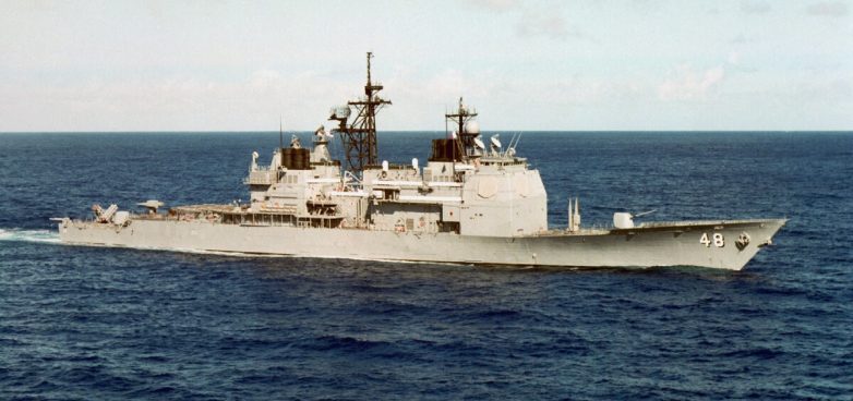 Как наши моряки протаранили американский крейсер, который отказался покидать территориальные воды СССР