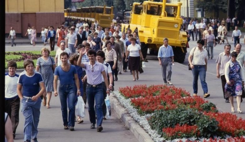 Цветные моменты советской жизни