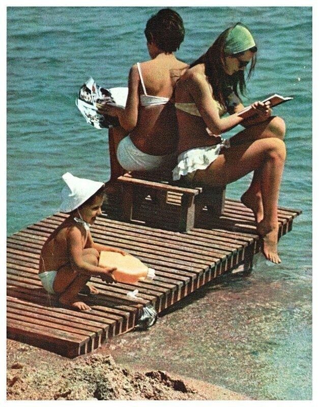 Советские девушки и море