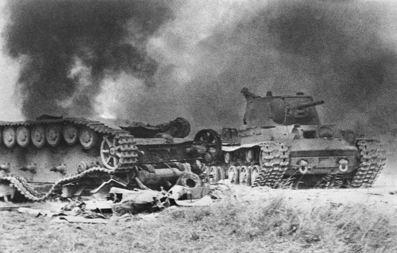 Как наши бесстрашные танкисты таранили вражеские танки и бронепоезда