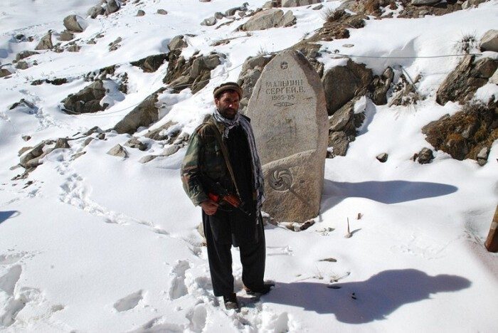 Почему моджахеды до сих пор не снесли памятник этому советскому солдату