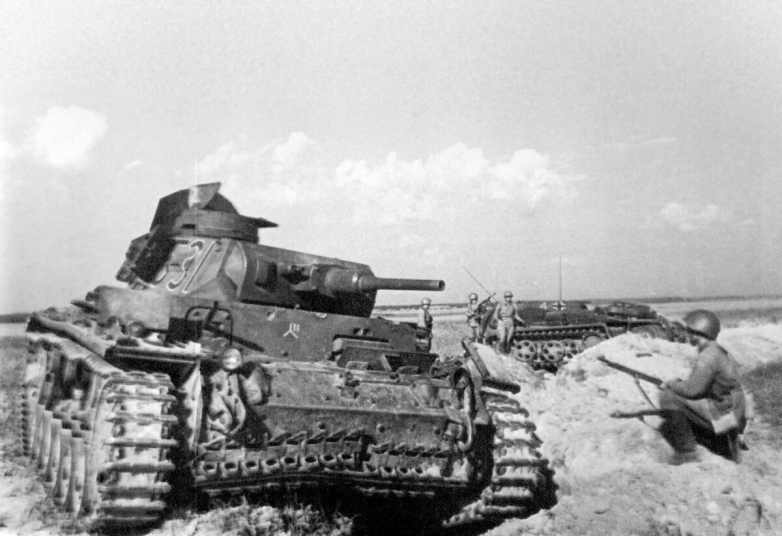 Как 33 красноармейца и 1 противотанковое ружьё уничтожили 27 немецких танков