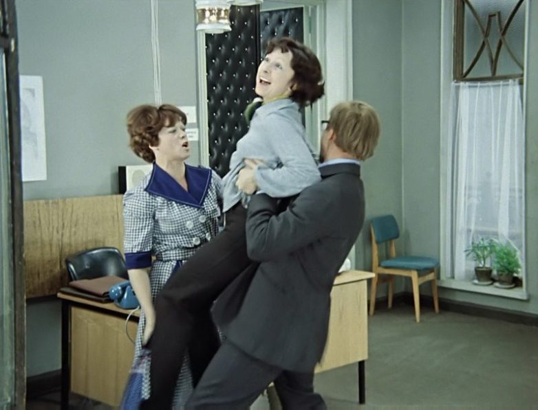 Эти остроумные импровизации актёров, стали украшением советских фильмов