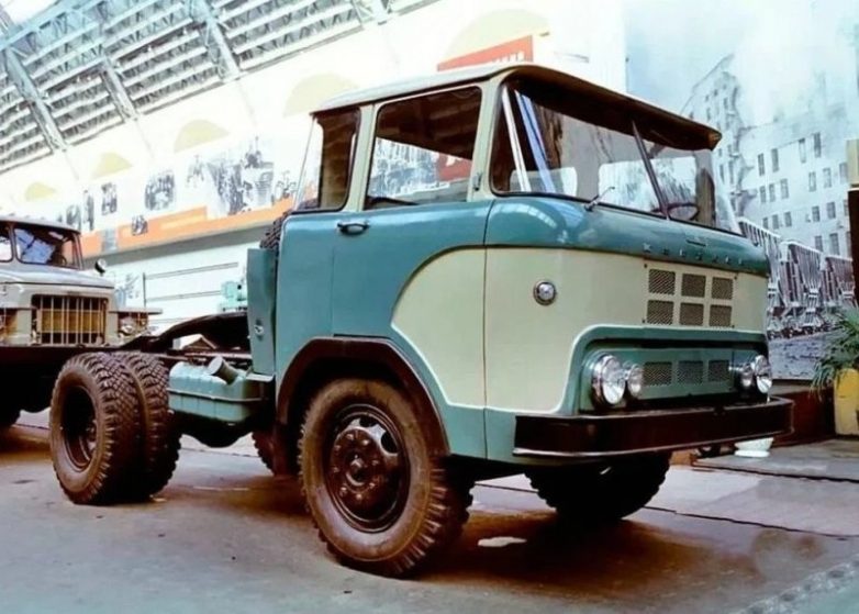 Советский грузовик &laquo;Колхида&raquo;
