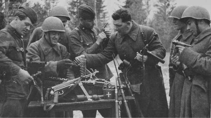 Почему советским солдатам было запрещено использовать трофейное оружие?