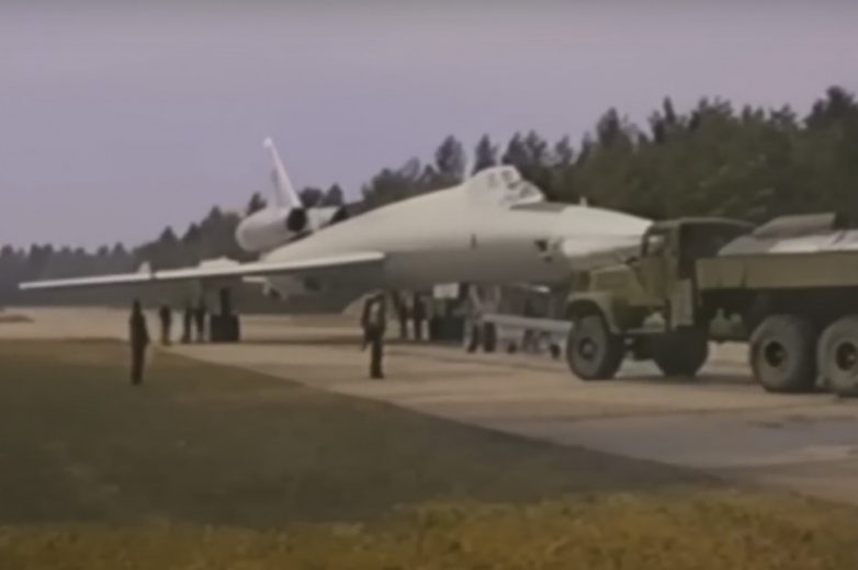 А вы знали зачем ракетоносцу Ту-22 бак для &quot;водки&quot; на 400 л?