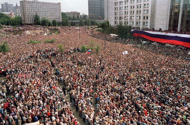 Прогулка по Москве 1991 года: как выглядела столица в год распада СССР?