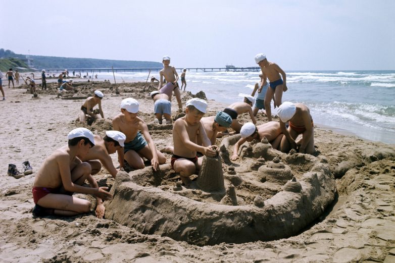 Чем занимались советские школьники на летних каникулах