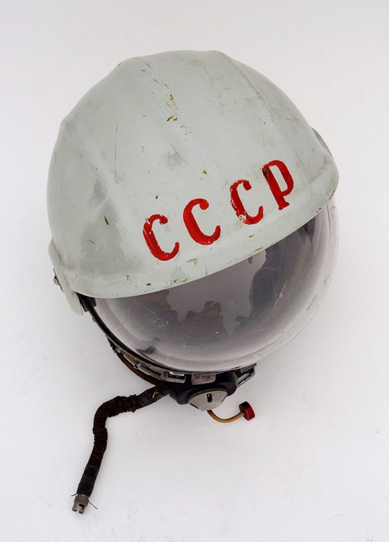 Шлем от скафандра первого отряда советских космонавтов выставили на аукцион
