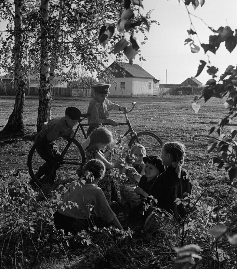 Детство советского времени. Советское детство. Советские дети летом. Советское деревенское детство. Советское детство в деревне.