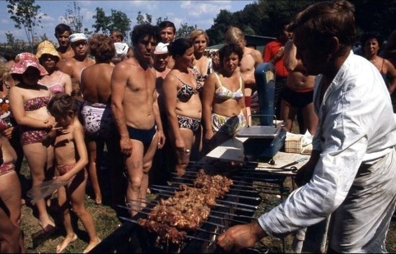 Снимки, которые помнят: душевная подборка фотографий и артефактов советской эпохи