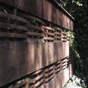 Идеи деревянных заборов для дачи