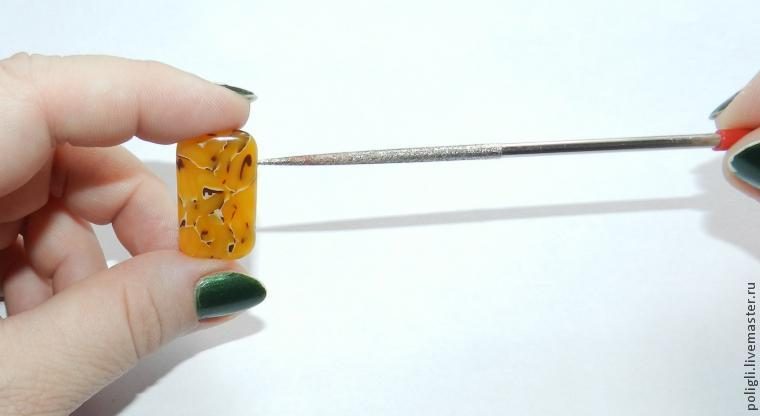 Делаем браслет из полупрозрачной пластики (имитация янтаря)