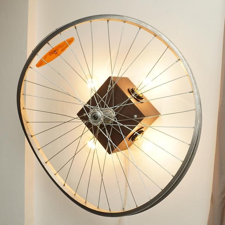 Интересный светильник из велосипедного колеса