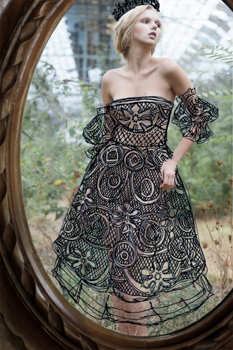 Платья из маркера: красивые платья, нарисованные на зеркале поверх отражения