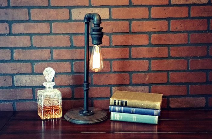 15 потрясающих настольных ламп в индустриальном стиле